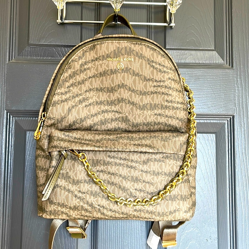 NWT Michael Kors Slater Md Backpack. In Olive